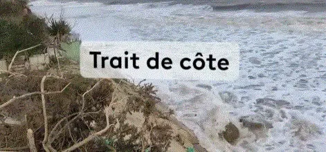 Côte rocheuse battue par les vagues avec le texte Trait de côte.